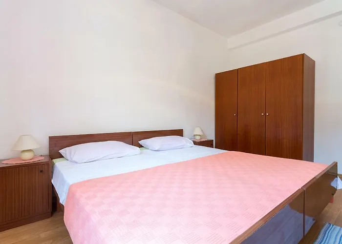 Apartament Lalic *